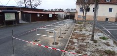 Neue Bügel für Fahrräder und E-Bikes am Freibad